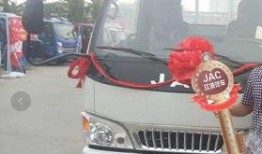 娱乐爆料面包车拉几吨